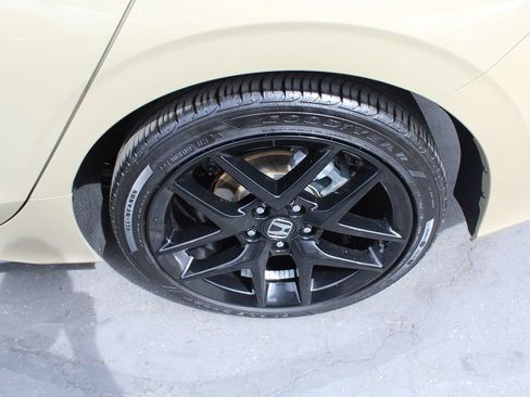 Used 2025 Honda Civic Sport image 12