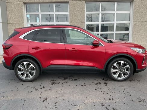 Used 2023 Ford Escape Platinum image 4