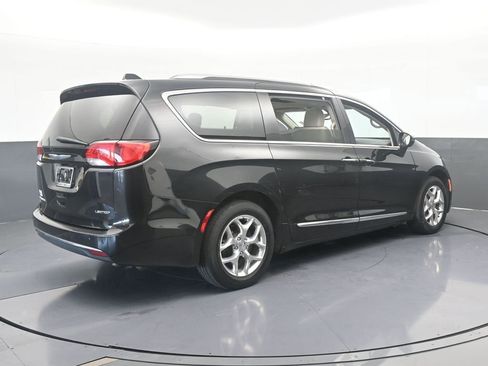 Used 2019 Chrysler Pacifica Limited image 6