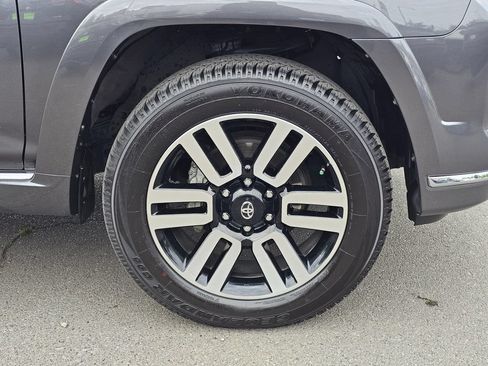 Certified 2022 Toyota 4Runner Limited AWD/4WD image 9