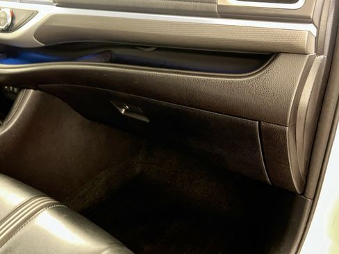 Used 2018 Toyota Highlander SE FWD image 34