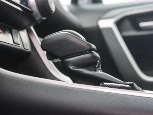 Used 2022 Toyota RAV4 SE image 21