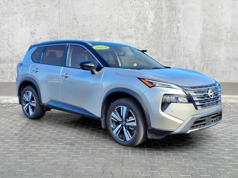 Used 2024 Nissan Rogue SL w/ SL Premium Package image 2