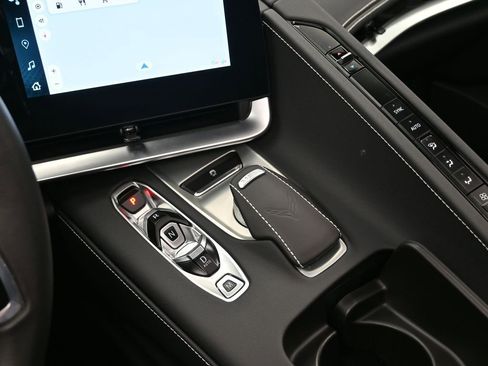 Used 2025 Chevrolet Corvette Stingray Coupe w/ Z51 Performance Package image 18