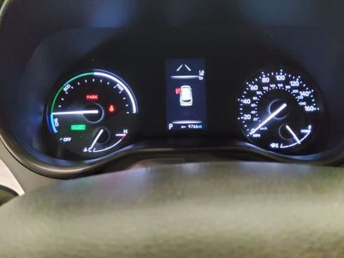 Used 2024 Toyota Sienna XLE FWD image 28