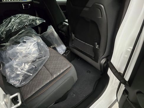 New 2025 Jeep Gladiator Mojave w/ Convenience Group image 37