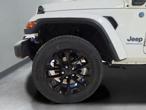 Certified 2025 Jeep Wrangler Unlimited Sahara w/ Safety Group AWD/4WD image 25