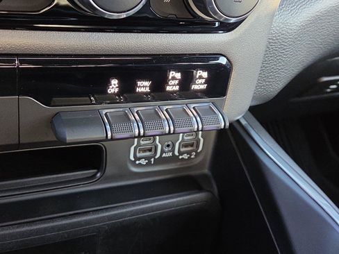 Used 2020 RAM 1500 Laramie AWD/4WD image 12