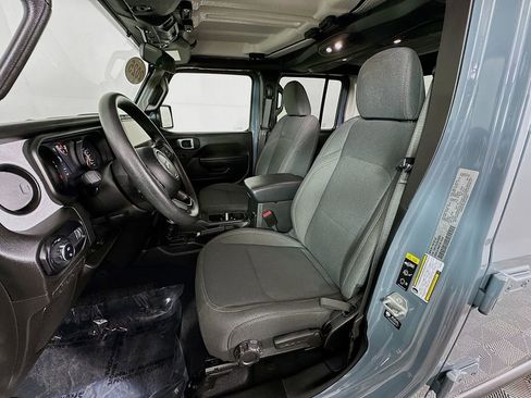 Certified 2025 Jeep Gladiator Overland AWD/4WD image 30