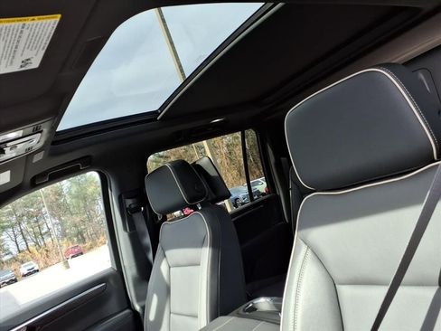 New 2026 Chevrolet Suburban Premier image 6