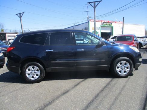 Used 2011 Chevrolet Traverse LS image 5
