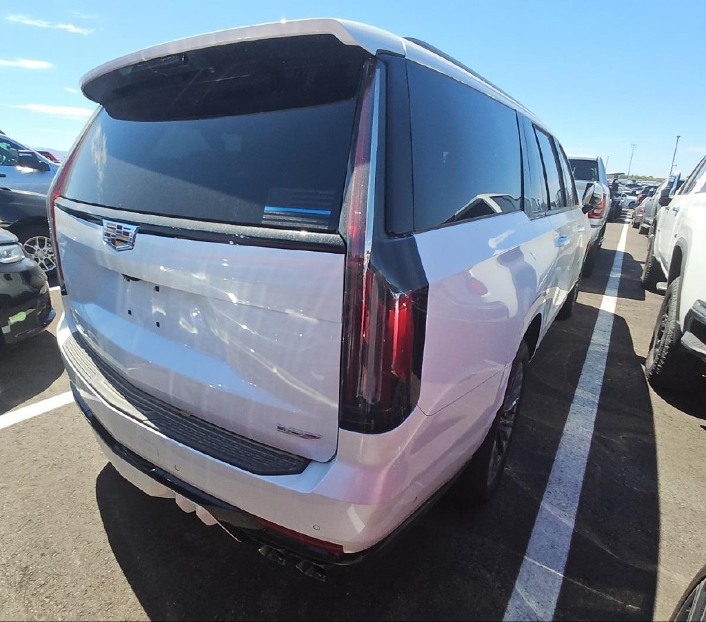 Used 2023 Cadillac Escalade ESV V AWD/4WD image 9