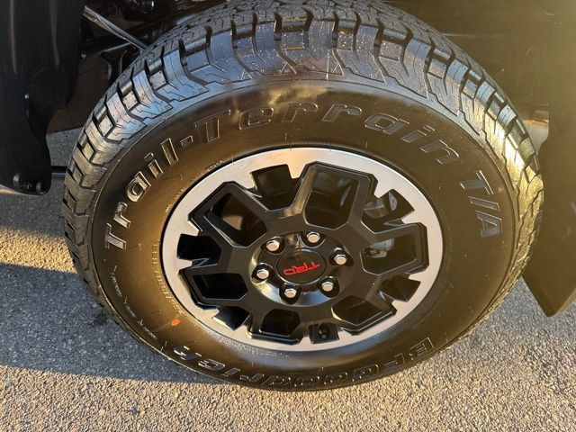 Used 2025 Toyota Tacoma TRD Off-Road w/ TRD Off Road Upgrade Package AWD/4WD image 43