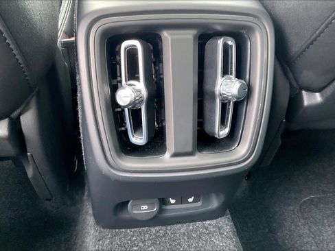 Used 2023 Volvo C40 P8 Recharge Ultimate image 38