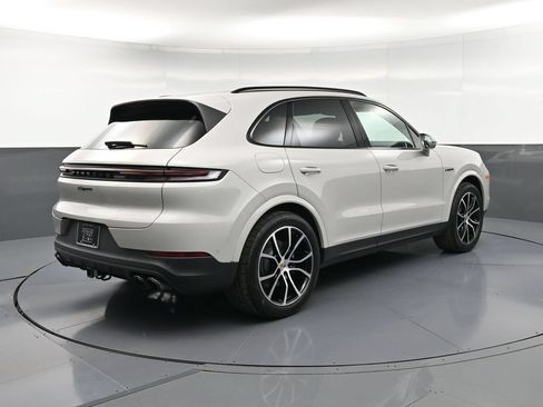 Certified 2026 Porsche Cayenne E-Hybrid AWD/4WD image 8
