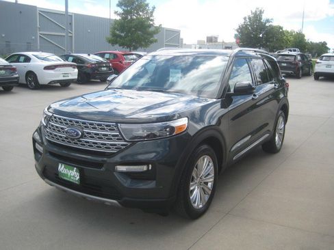 Used 2024 Ford Explorer Limited w/ Limited Technology Package AWD/4WD image 4