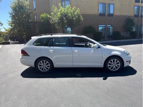 Used 2012 Volkswagen Jetta SportWagen FWD image 6