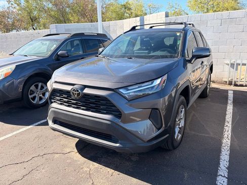 Used 2022 Toyota RAV4 XLE w/ Convenience Package FWD image 2