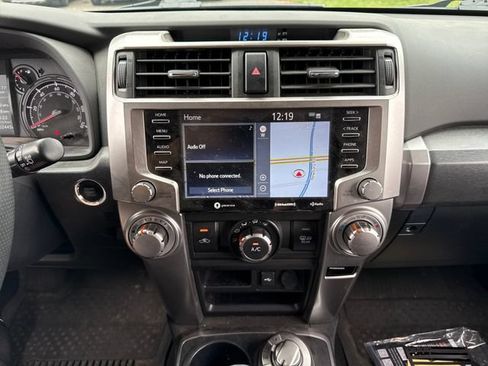 Used 2022 Toyota 4Runner SR5 Premium w/ Moonroof Package AWD/4WD image 27