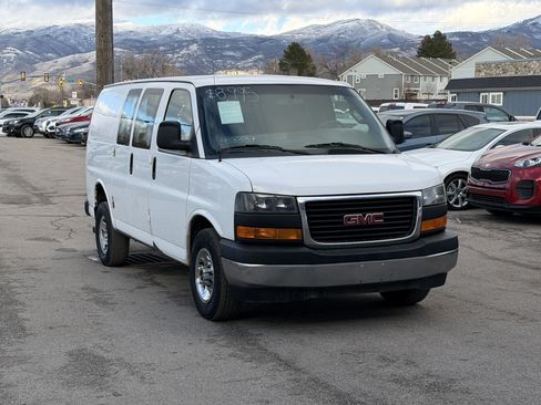 Used 2017 GMC Savana 2500 RWD image 2