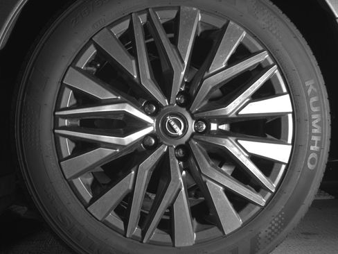 Used 2025 Nissan Altima 2.5 SV FWD image 14
