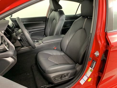 Used 2022 Toyota Camry XSE image 28