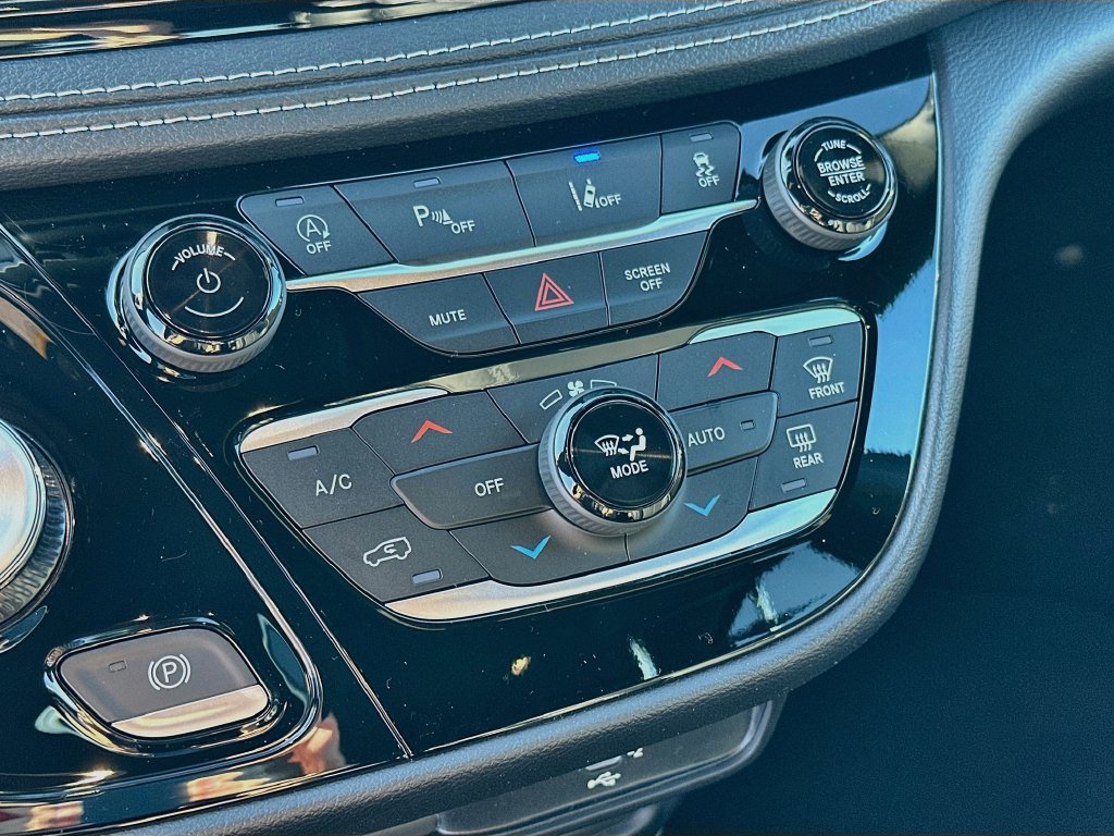 New 2027 Chrysler Pacifica Select AWD/4WD image 20