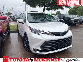 Used 2025 Toyota Sienna Platinum video 1