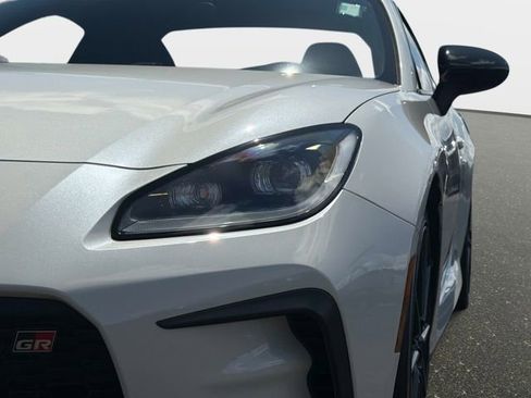 Used 2024 Toyota GR86 Premium RWD image 9