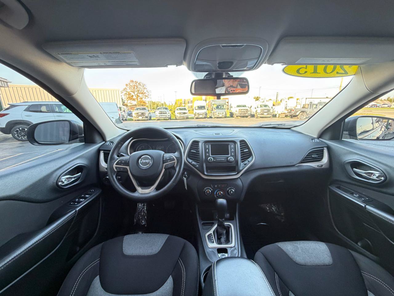 Used 2015 Jeep Cherokee Sport FWD image 11