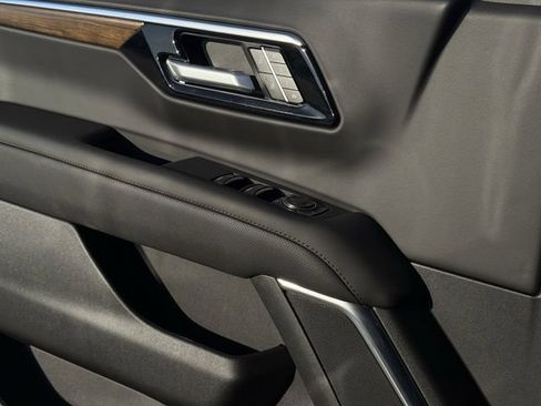 New 2026 Chevrolet Suburban High Country image 23