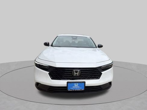 Certified 2025 Honda Accord SE image 9