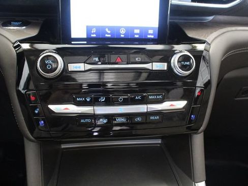 Used 2023 Ford Explorer Platinum w/ Technology Package AWD/4WD image 17