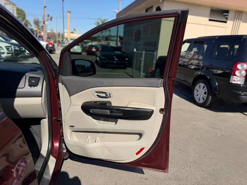 Used 2016 Kia Sedona SX FWD image 41