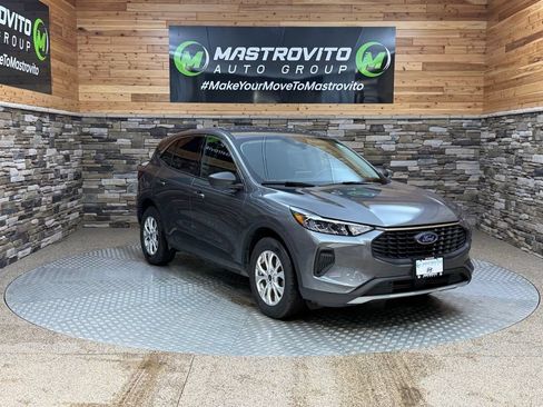 Used 2023 Ford Escape Active AWD/4WD image 2