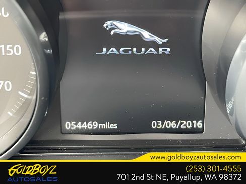 Used 2018 Jaguar F-PACE Premium image 32