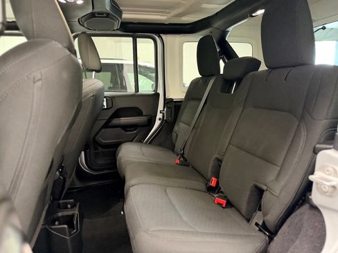 Used 2023 Jeep Wrangler Unlimited Sahara AWD/4WD image 24