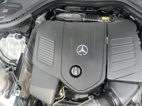 Used 2025 Mercedes-Benz GLC 300 4MATIC image 36