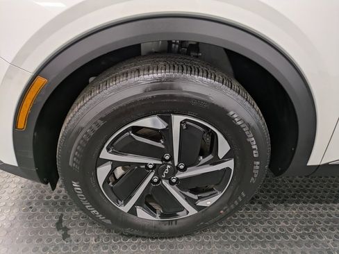 Certified 2024 Kia Sportage LX image 7