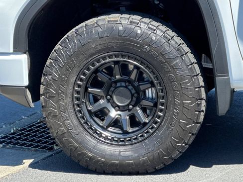 Used 2025 GMC Sierra 1500 AT4 AWD/4WD image 32