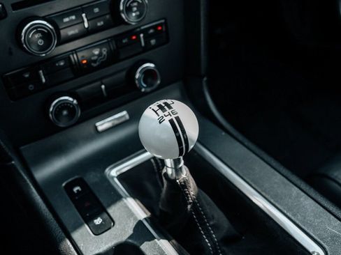 Used 2011 Ford Mustang Shelby GT500 RWD image 38