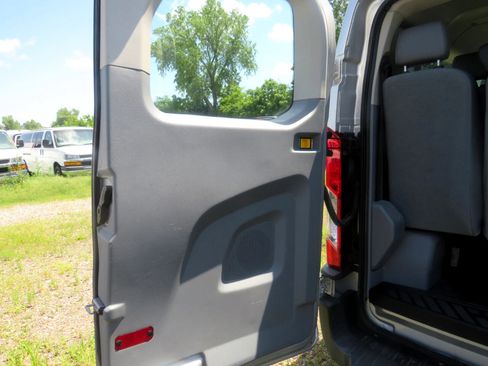 Used 2016 Ford Transit 350 XL image 27