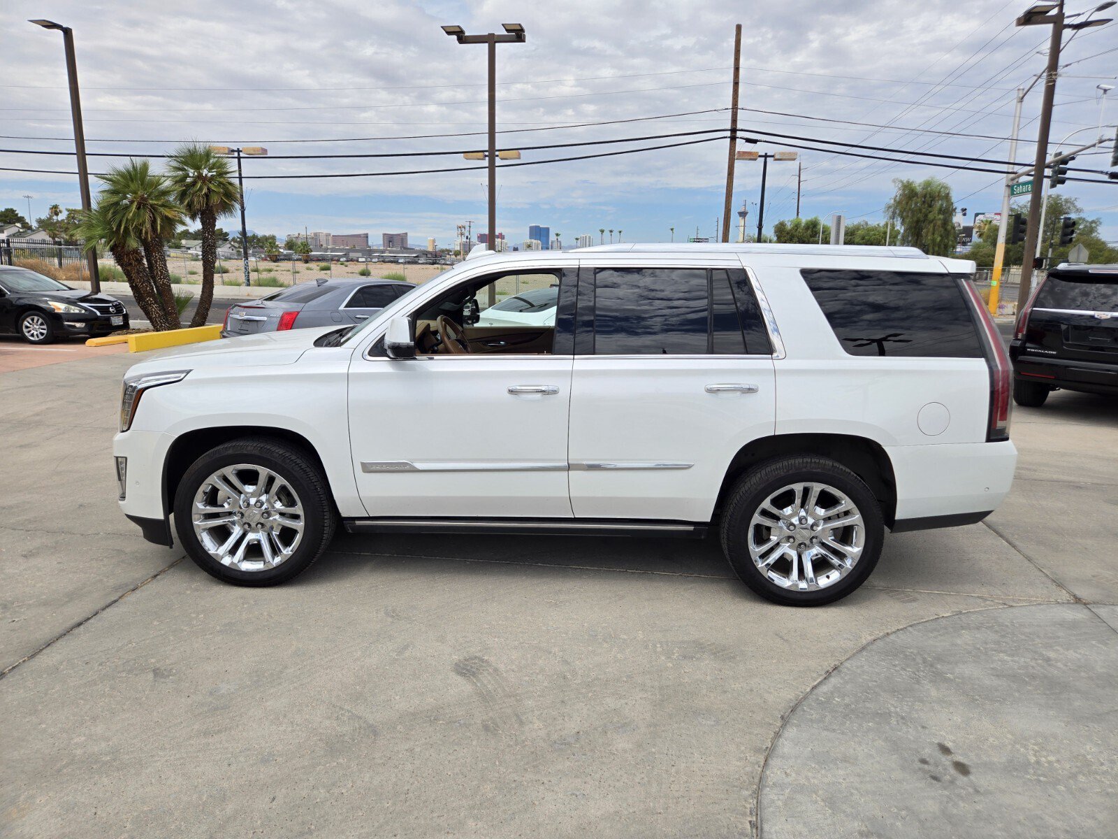 Used 2017 Cadillac Escalade Platinum AWD/4WD image 2
