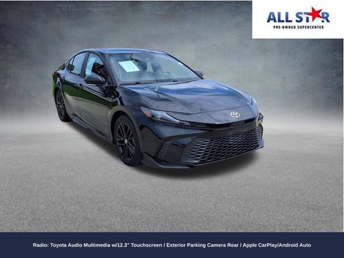 Used 2025 Toyota Camry SE FWD image 1