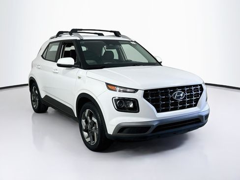 Used 2023 Hyundai Venue SEL FWD image 3