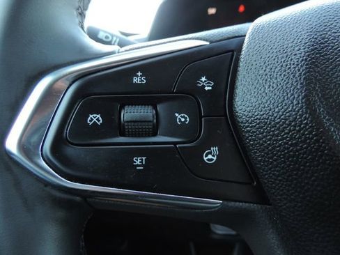 Used 2025 Chevrolet Trax LT w/ LT Convenience Package image 29