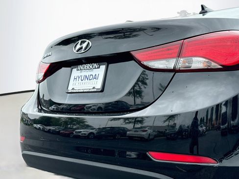 Used 2016 Hyundai Elantra SE w/ Option Group 02 FWD image 6