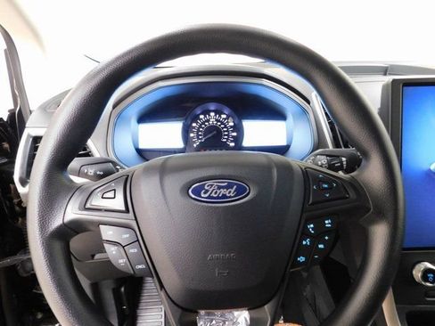 Used 2024 Ford Edge SE w/ Black Appearance Package image 6