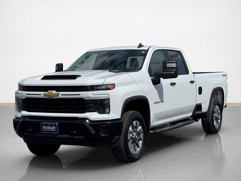 Used 2025 Chevrolet Silverado 2500 Custom w/ Custom Convenience Package image 3