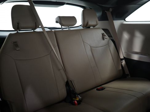 Used 2023 Toyota Sienna XLE w/ XLE Plus Package AWD/4WD image 13